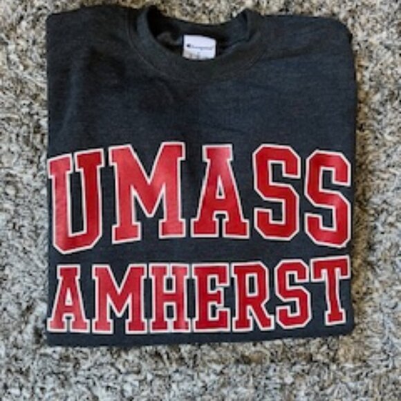 UMASS Amherst Champion Sweatshirt Size Small - NWOT - Picture 1 of 4